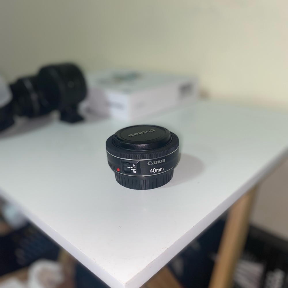 Canon R6 with Lens - Picture 13 of 13